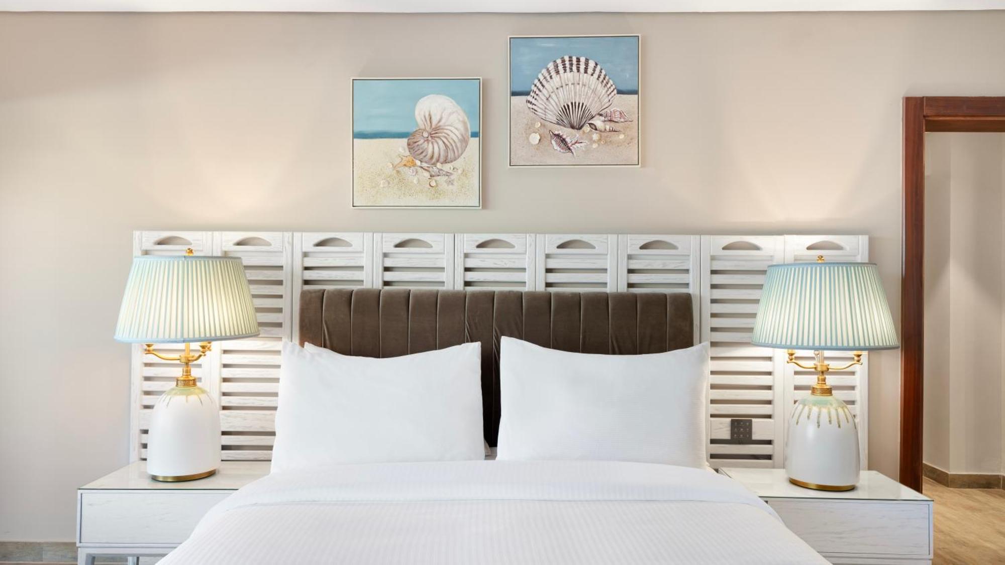 Rixos Premium Alamein El Alamein Phòng bức ảnh A bedroom at Hilton Garden Inn